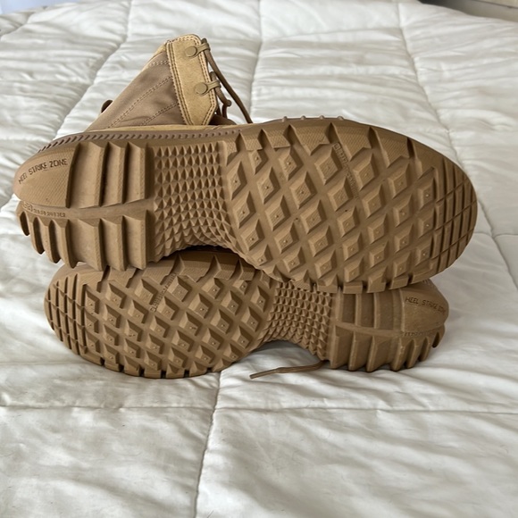 Nike Boots - Picture 2 of 7